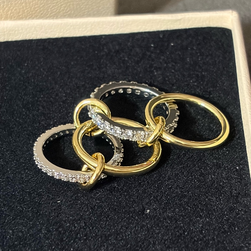 Gold and Silver Interlocking Rings Set - Picture 4 of 4